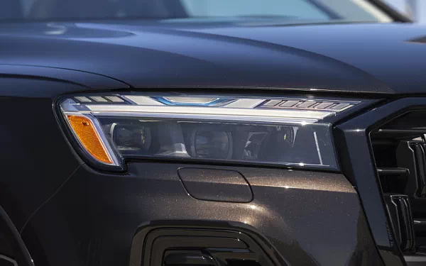 Cars wallpapers Audi Q7 55 TFSI quattro (Tamarind Brown Metallic) US-spec - 2025