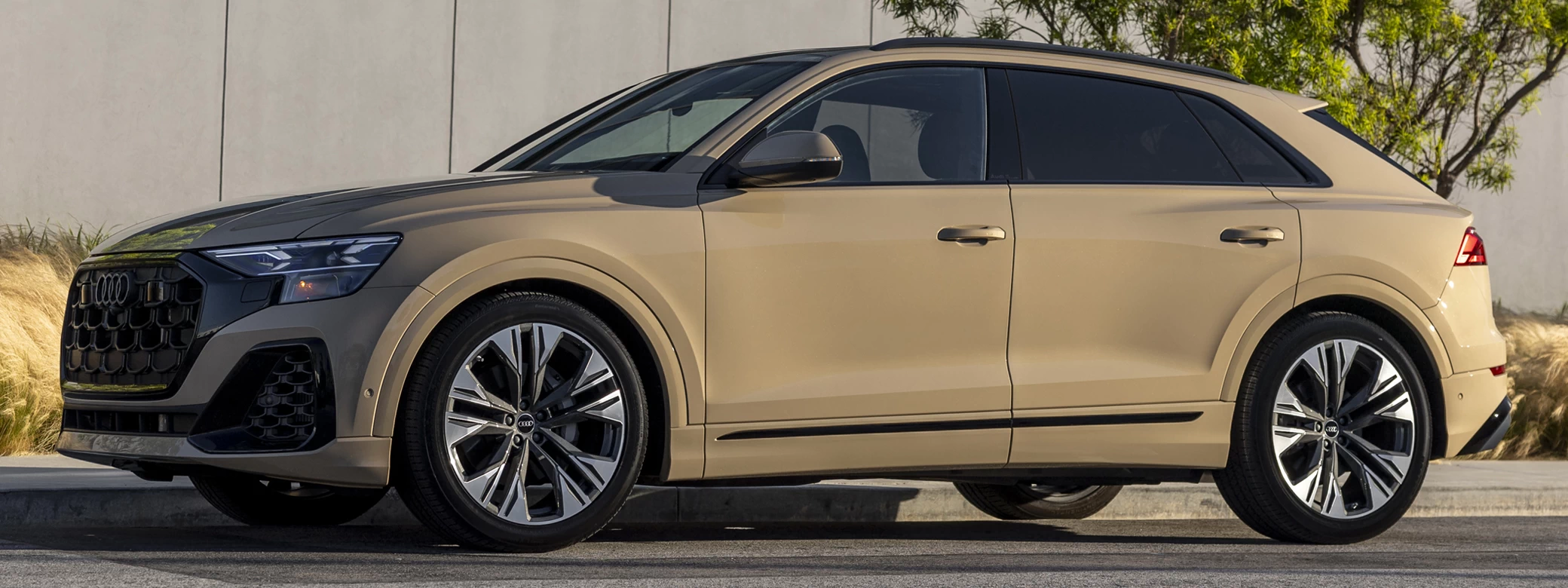 Cars wallpapers Audi Q8 55 TFSI quattro S line (Sakhir Gold Metallic) US-spec - 2025 - Car wallpapers