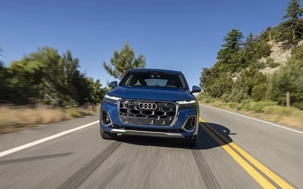 Cars wallpapers Audi SQ7 TFSI (Ascari Blue Metallic) US-spec - 2025