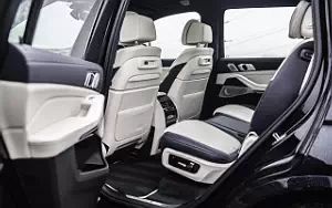 Cars wallpapers BMW X7 M50d UK-spec - 2019