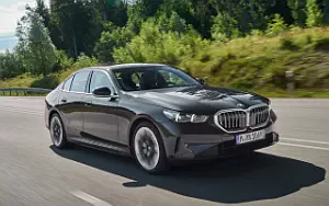 Cars wallpapers BMW 530e (Sophisto Grey Metallic) - 2023
