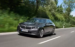 Cars wallpapers BMW 530e (Sophisto Grey Metallic) - 2023
