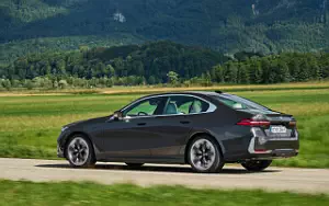 Cars wallpapers BMW 530e (Sophisto Grey Metallic) - 2023