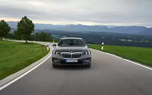 Cars wallpapers BMW 530e (Sophisto Grey Metallic) - 2023
