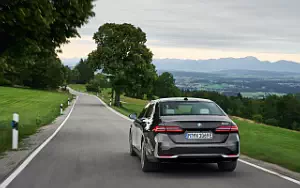 Cars wallpapers BMW 530e (Sophisto Grey Metallic) - 2023