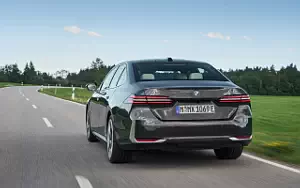 Cars wallpapers BMW 530e (Sophisto Grey Metallic) - 2023