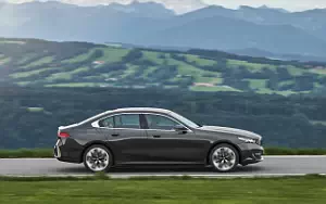 Cars wallpapers BMW 530e (Sophisto Grey Metallic) - 2023