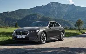 Cars wallpapers BMW 530e (Sophisto Grey Metallic) - 2023