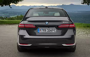 Cars wallpapers BMW 530e (Sophisto Grey Metallic) - 2023