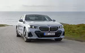 Cars wallpapers BMW i5 eDrive40 M Sport (Brooklyn Grey Metallic) - 2023