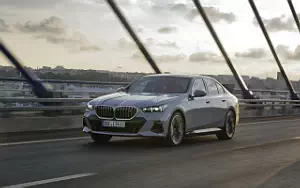 Cars wallpapers BMW i5 eDrive40 M Sport (Brooklyn Grey Metallic) - 2023