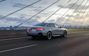 Cars wallpapers BMW i5 eDrive40 M Sport (Brooklyn Grey Metallic) - 2023