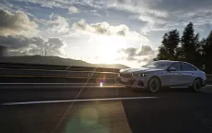 Cars wallpapers BMW i5 eDrive40 M Sport (Brooklyn Grey Metallic) - 2023