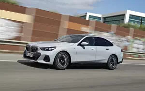 Cars wallpapers BMW i5 eDrive40 M Sport (Brooklyn Grey Metallic) - 2023