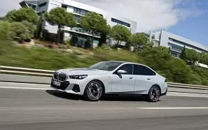 Cars wallpapers BMW i5 eDrive40 M Sport (Brooklyn Grey Metallic) - 2023