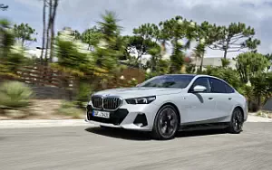 Cars wallpapers BMW i5 eDrive40 M Sport (Brooklyn Grey Metallic) - 2023