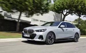 Cars wallpapers BMW i5 eDrive40 M Sport (Brooklyn Grey Metallic) - 2023