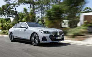 Cars wallpapers BMW i5 eDrive40 M Sport (Brooklyn Grey Metallic) - 2023