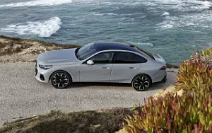 Cars wallpapers BMW i5 eDrive40 M Sport (Brooklyn Grey Metallic) - 2023