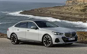 Cars wallpapers BMW i5 eDrive40 M Sport (Brooklyn Grey Metallic) - 2023