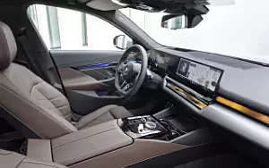 Cars wallpapers BMW i5 eDrive40 M Sport (Brooklyn Grey Metallic) - 2023