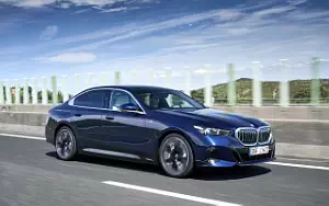 Cars wallpapers BMW i5 eDrive40 M Sport (Tanzanite Blue Metallic) - 2023