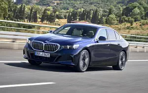 Cars wallpapers BMW i5 eDrive40 M Sport (Tanzanite Blue Metallic) - 2023