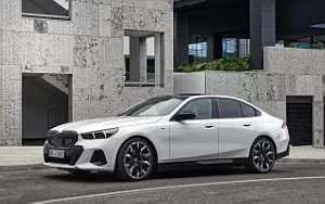 Cars wallpapers BMW i5 M60 xDrive (Alpine White Metallic) - 2023
