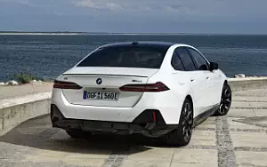 Cars wallpapers BMW i5 M60 xDrive (Alpine White Metallic) - 2023