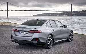Cars wallpapers BMW i5 M60 xDrive (Frozen Pure Grey) - 2023