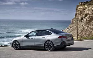 Cars wallpapers BMW i5 M60 xDrive (Frozen Pure Grey) - 2023