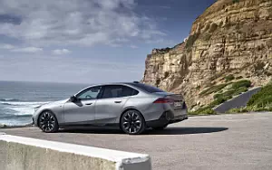 Cars wallpapers BMW i5 M60 xDrive (Frozen Pure Grey) - 2023