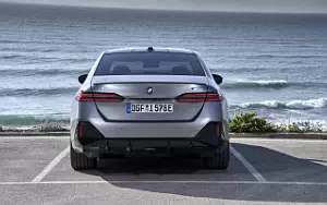 Cars wallpapers BMW i5 M60 xDrive (Frozen Pure Grey) - 2023