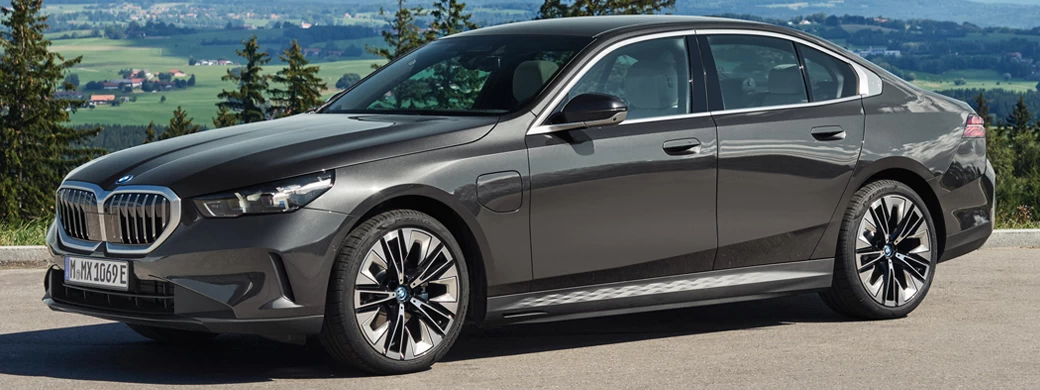 Cars desktop wallpapers BMW 530e (Sophisto Grey Metallic) - 2023 - Car wallpapers