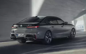 Cars wallpapers BMW M760e xDrive - 2022