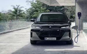 Cars wallpapers BMW M760e xDrive - 2022