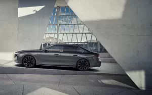 Cars wallpapers BMW M760e xDrive - 2022