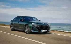 Cars wallpapers BMW i7 M70 xDrive (Aurora Diamond Green) - 2023