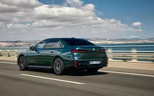 Cars wallpapers BMW i7 M70 xDrive (Aurora Diamond Green) - 2023