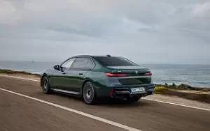Cars wallpapers BMW i7 M70 xDrive (Aurora Diamond Green) - 2023