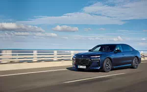 Cars wallpapers BMW i7 M70 xDrive (Frozen Tanzanite Blue) - 2023