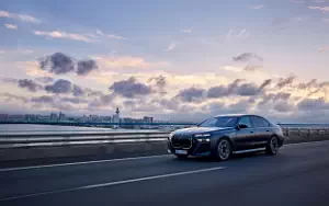 Cars wallpapers BMW i7 M70 xDrive (Frozen Tanzanite Blue) - 2023