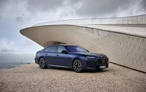 Cars wallpapers BMW i7 M70 xDrive (Frozen Tanzanite Blue) - 2023