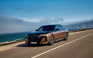 Cars wallpapers BMW i7 M70 xDrive (Two Tone Liquid Copper Sapphire Black) - 2023