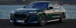 BMW i7 M70 xDrive (Aurora Diamond Green) - 2023