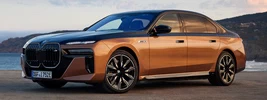 BMW i7 M70 xDrive (Two Tone Liquid Copper Sapphire Black) - 2023