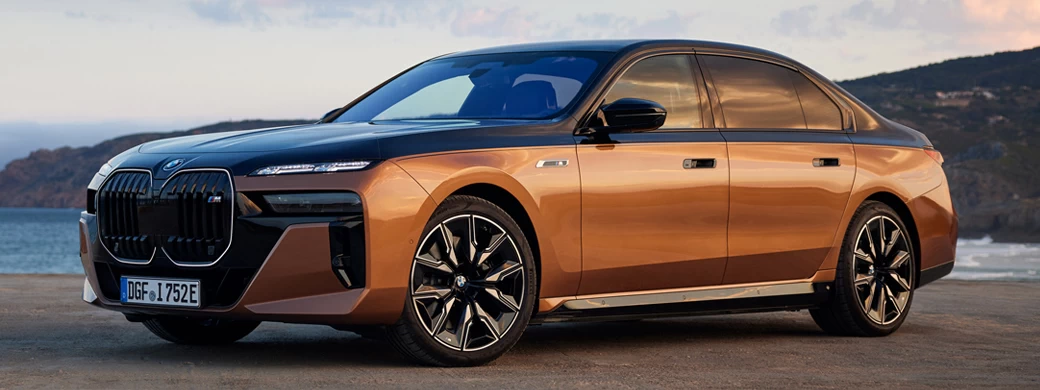 Cars wallpapers BMW i7 M70 xDrive (Two Tone Liquid Copper Sapphire Black) - 2023 - Car wallpapers