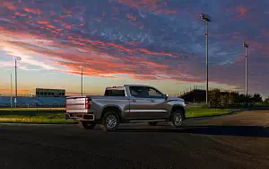 Cars wallpapers Chevrolet Silverado LT Crew Cab - 2018