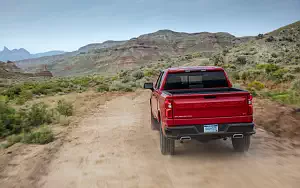 Cars wallpapers Chevrolet Silverado LT Z71 Trailboss Crew Cab - 2018