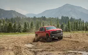 Cars wallpapers Chevrolet Silverado LT Z71 Trailboss Crew Cab - 2018